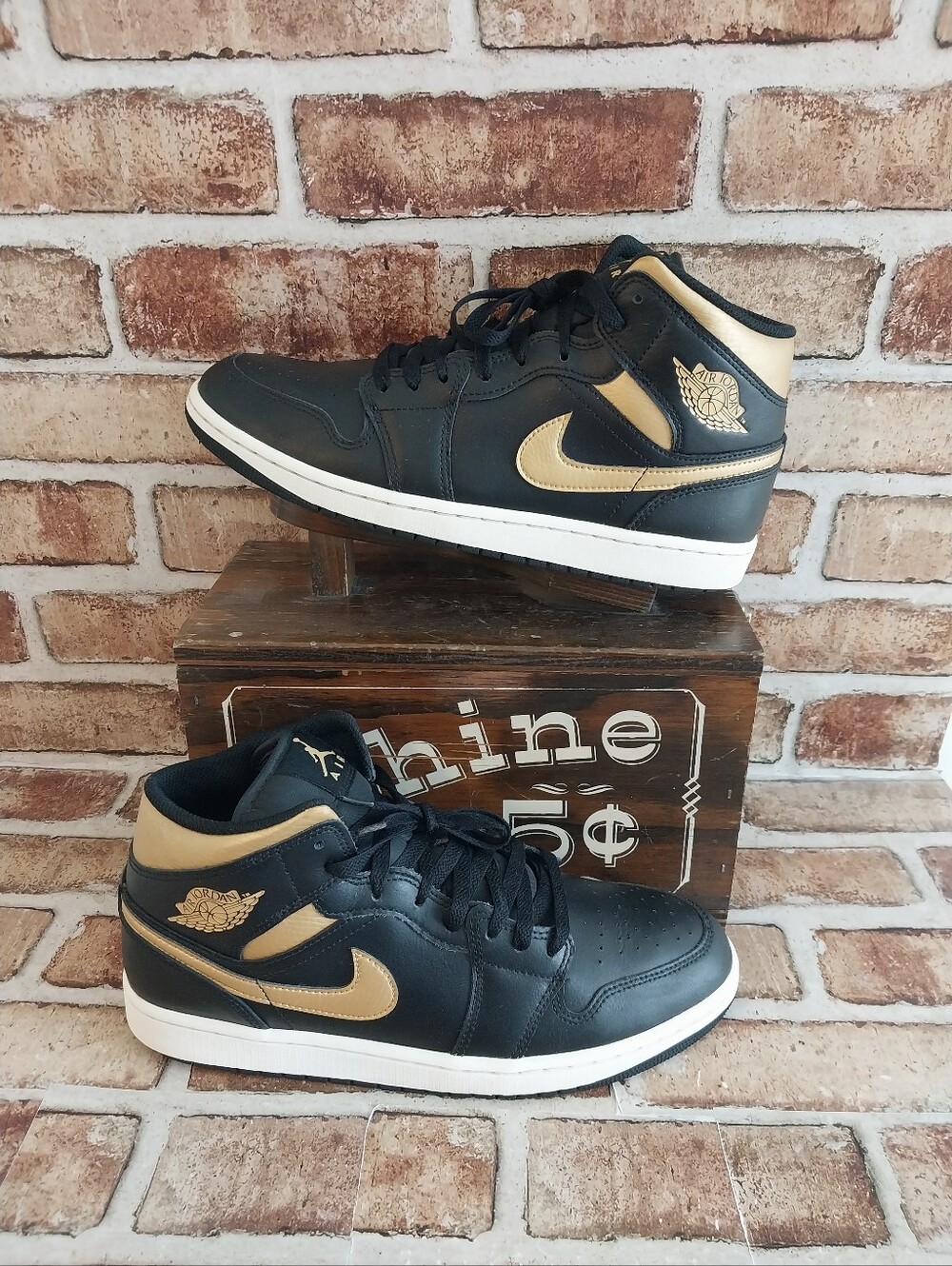 Pre-owned 2024 Jordan 1 Mid
